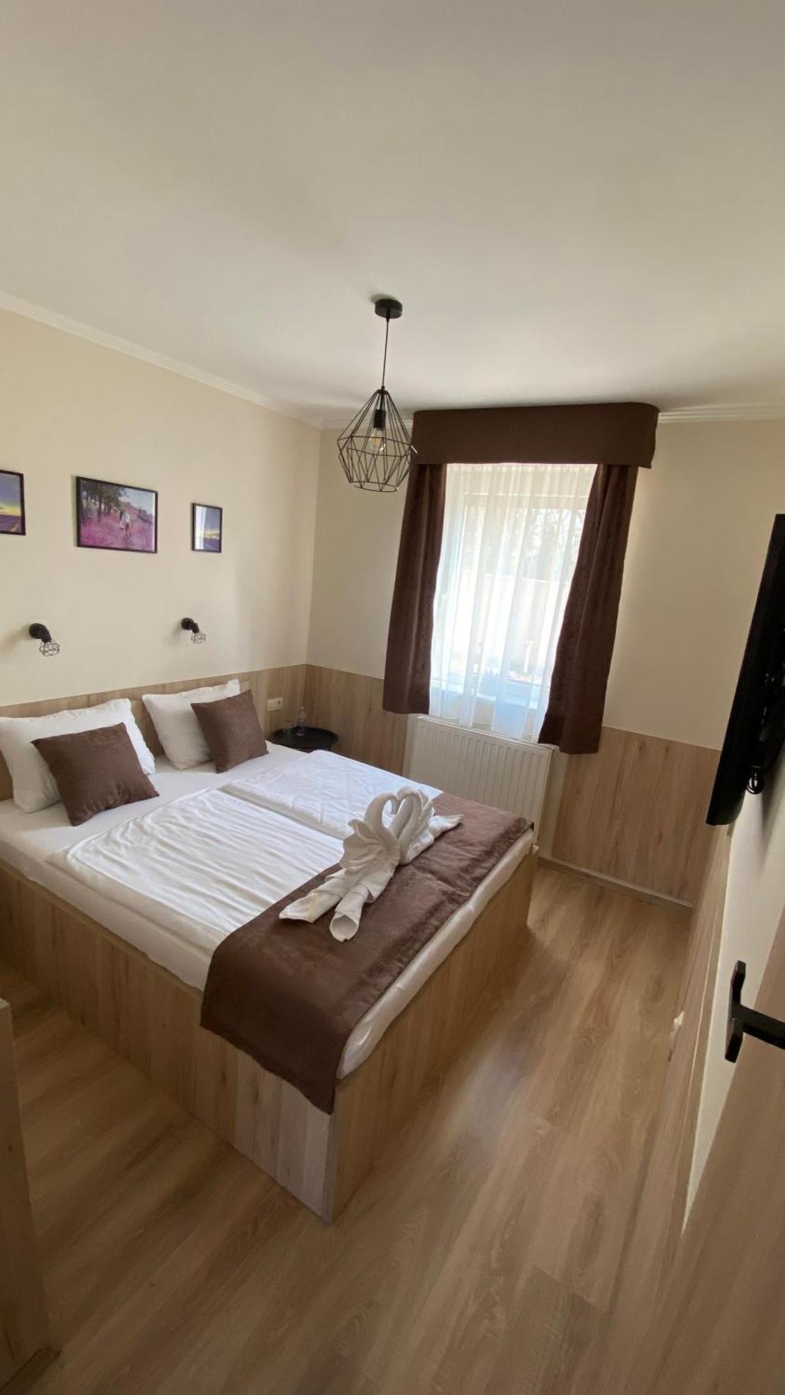 Levendula Vendeghaz Hotel Győr Exterior foto