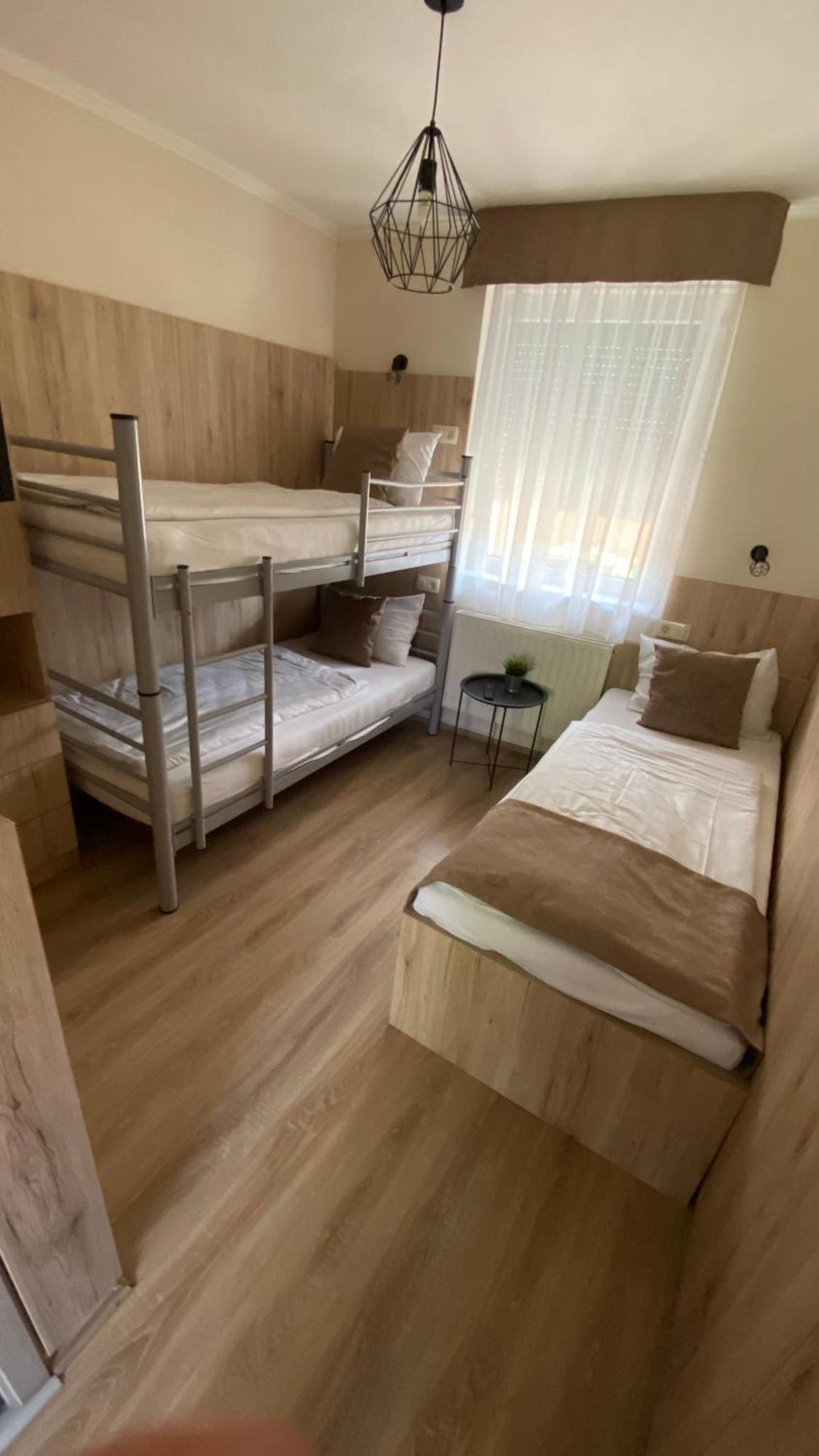 Levendula Vendeghaz Hotel Győr Exterior foto